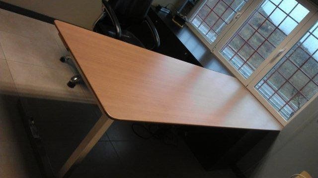 Se puede apreciar que no se desperdicia ni un solo cm de superficie de trabajo, aprovechando toda la luz natural. Siempre pensamos en un entorno ergonómico y funcional sin perder diseño.