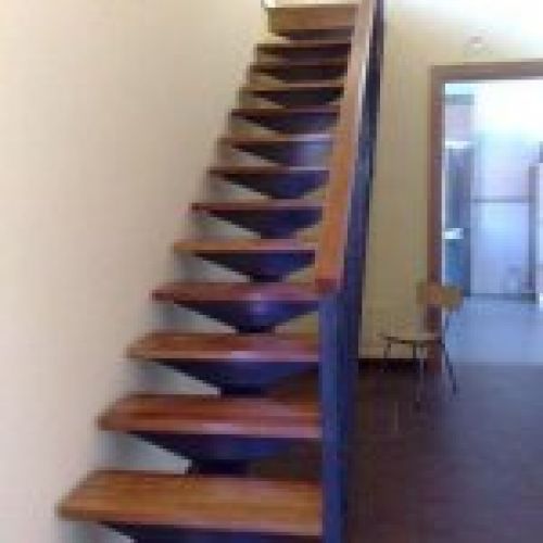 Otro ejemplo de una escalera que hace su función con una perfecta armonia con la decoración de su domicilio.