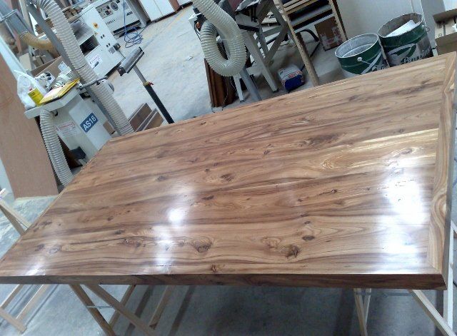 Taoa de mesa en negrillo macizo