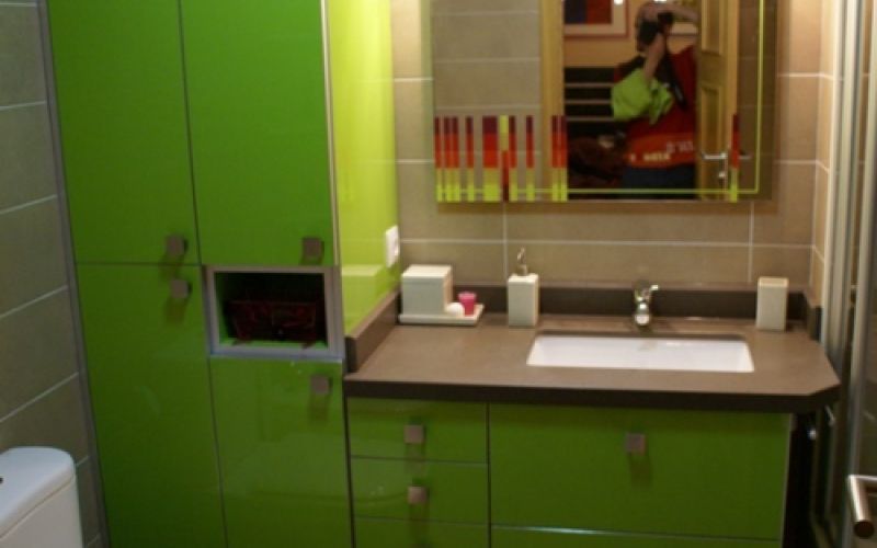mueble de bano verde lacado