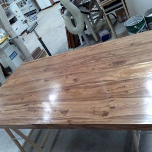Taoa de mesa en negrillo macizo