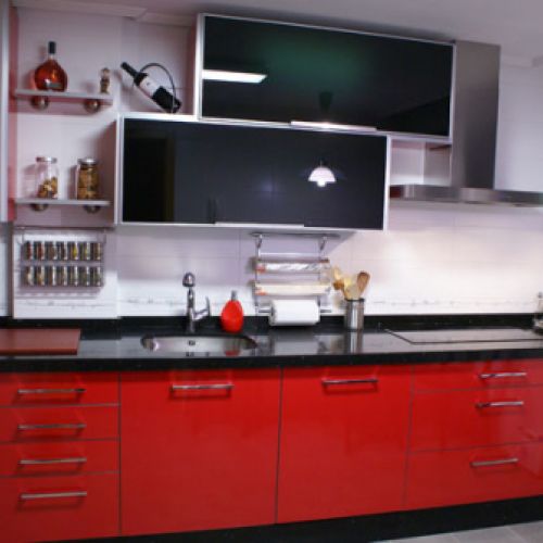 mueble de cocina rojo lacado
