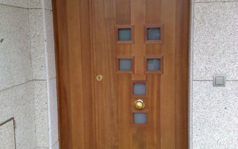 puerta de madera