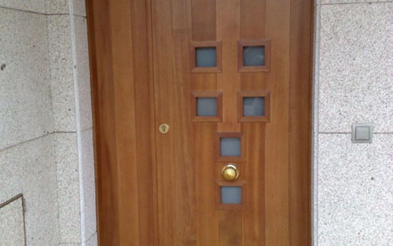 puerta de madera