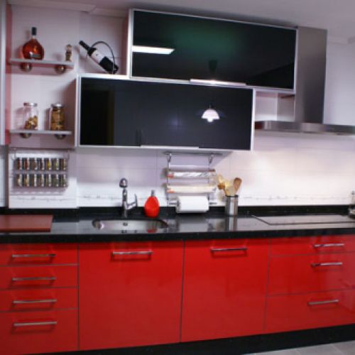 mueble de cocina rojo lacado