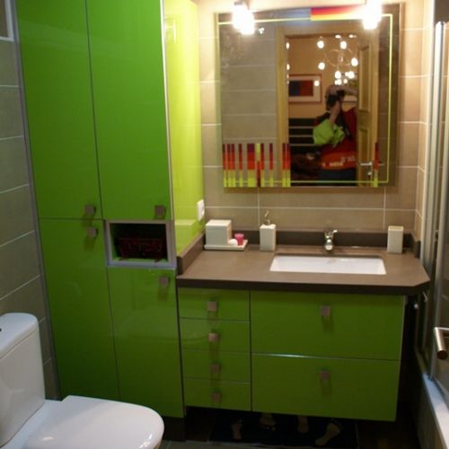 mueble de bano verde lacado