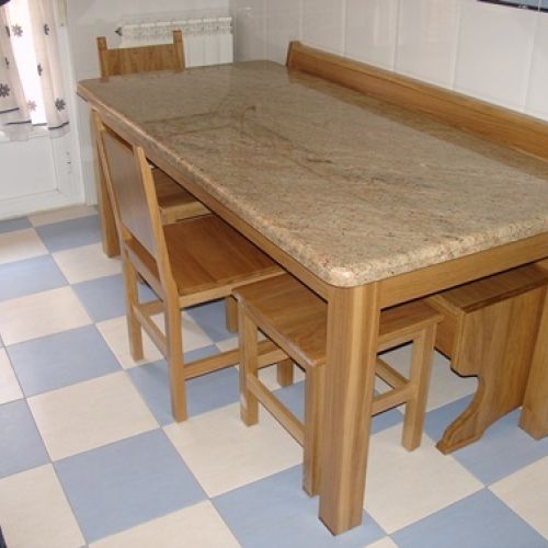 mesa de comerdor y sillas de madera
