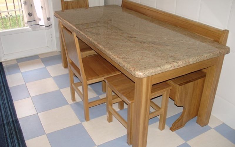 mesa de comerdor y sillas de madera