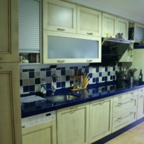 cocina de roble en terminacion laca con poro marrón